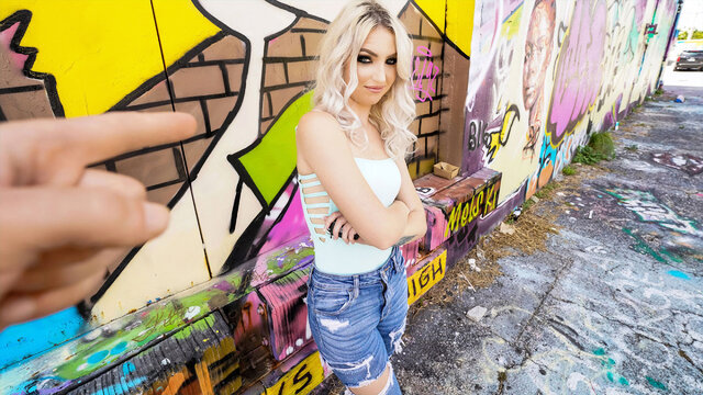 Девушка потрахалась с чужим парнем который живет по соседству