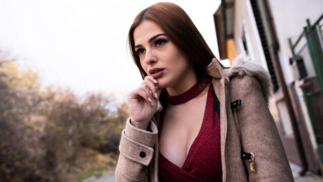 Пикапер отымел длинноногую незнакомку в киску большим членом