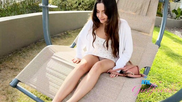 Все же трахнул наивную сучку после прогулки