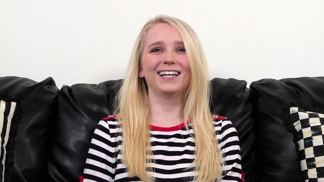 Посадил на член молодую блондинку с натуральными сиськами