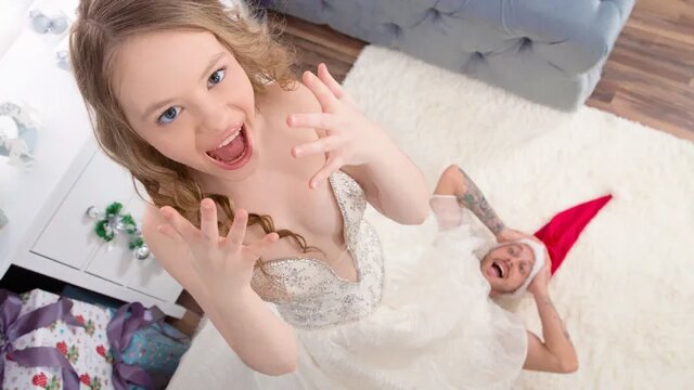 Дед мороз исполнил сексуальное желание телочки