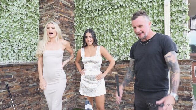 Выиграл у двух сучек глубокий минет в гольф