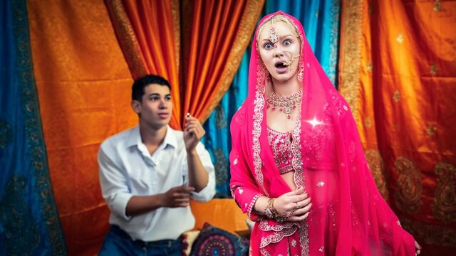 Парень шпилит стройную танцовщицу восточных танцев