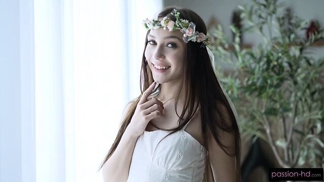 Очень молодая девка учится радоваться камшоту на лице