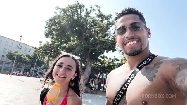 Угостил телку мороженым и повел домой трахать в жопу