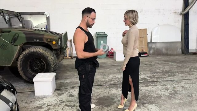 Жена потрахалась с механиком ради быстрого ремонта авто